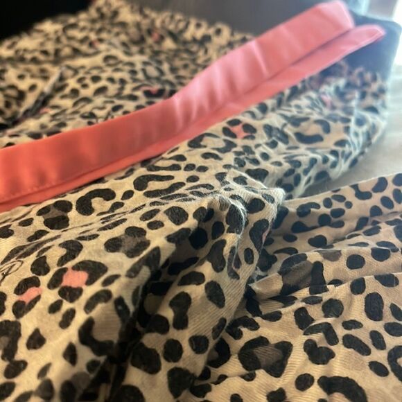 Victoria’s Secret M Rainbow Flannel Lips pajamas - Picture 5 of 5